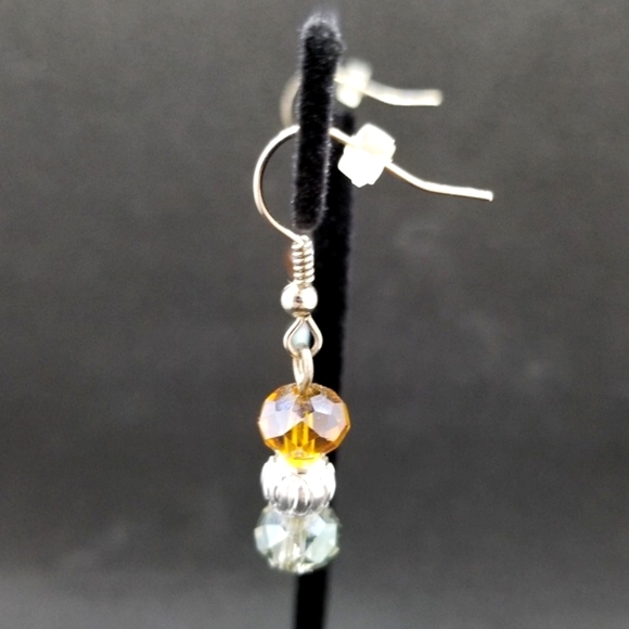 Gray/amber/aurora borealis crystal earrings - Picture 4 of 6